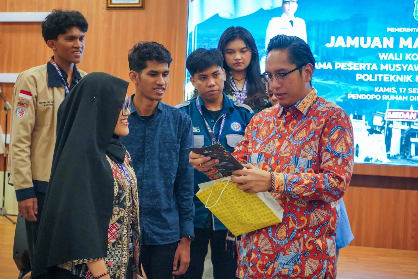 Rico Waas Ajak Mahasiswa Politeknik Ciptakan Solusi Persoalan Kota