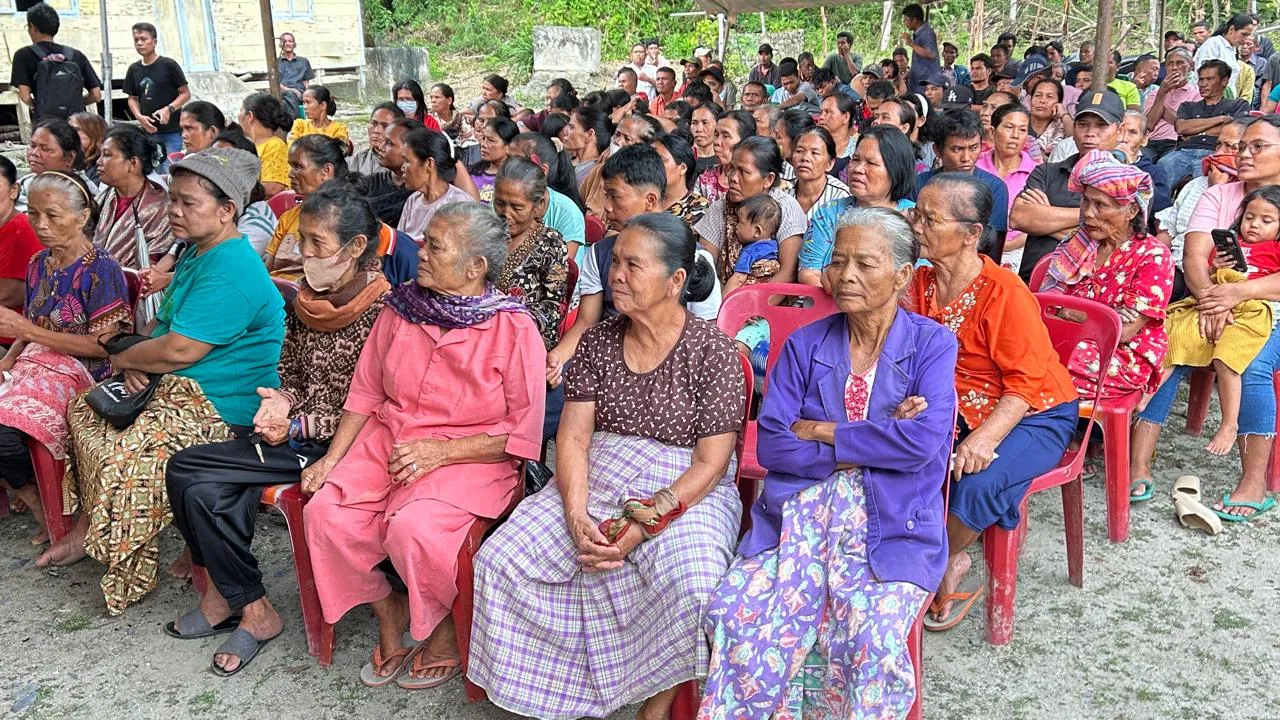 170 Petani di Urat Samosir Terima Bantuan Benih Jagung dari Rapidin Simbolon