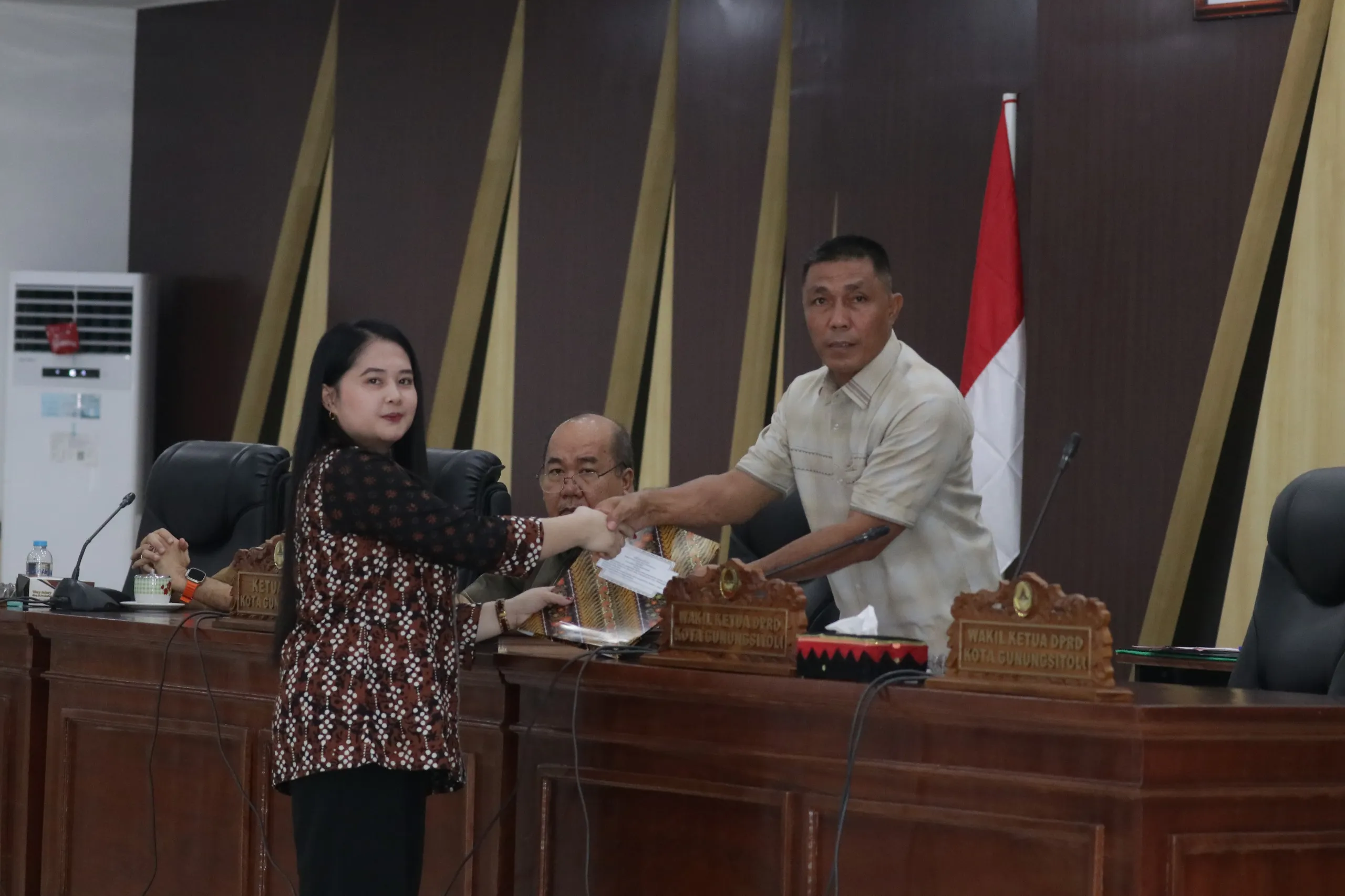 Enam Fraksi DPRD Gunungsitoli Sampaikan Pandangan Umum Atas Dua Ranperda Desa