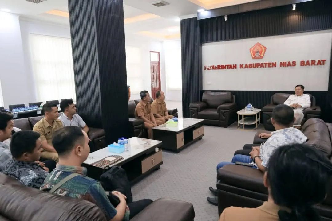 Bupati Nias Barat Eliyunus Waruwu Sambut Audensi Jemaat Lologolu