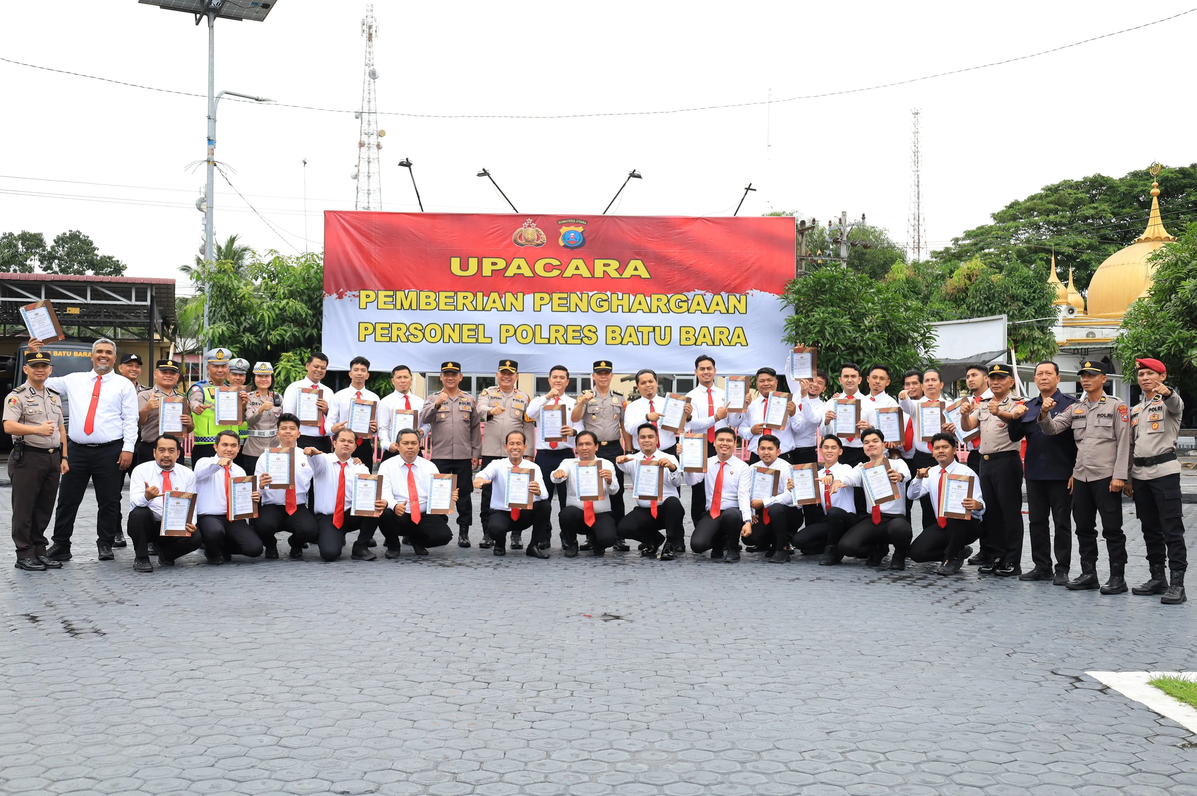 Polres Batubara Berikan Penghargaan 35 Personel Berprestasi