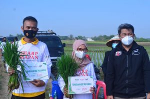 Sharp Tingkatkan Kesejahteraan Petani Di Masa Pandemi