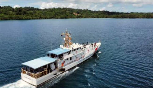 Awak USCGC Oliver Henry tiba di Manus, Papua Nugini, 14 Agustus 2022 (rtr)