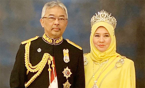 Yang di-Pertuan Agong XVI Al-Sultan Abdullah Al-Mustafa Billah Shah Ibni Almarhum Sultan Haji Ahmad Shah Al-Musta’in Billah dan istri. (ant)