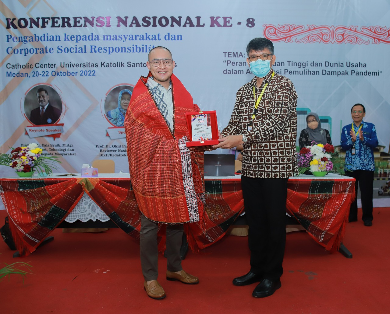 SVP - Head of Corporate Communications Indosat Ooredoo Hutchison (IOH), Steve Saerang, pada acara Konferensi Nasional ke-8 Pengabdian kepada masyarakat PkM-CSR 2022 di Medan Kamis (20/10/2022). beritasore/ist