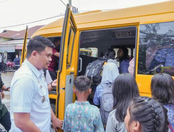 Bobby Realisasikan Perbaikan Jembatan Dan Penyediaan Bus Sekolah Gratis 8117