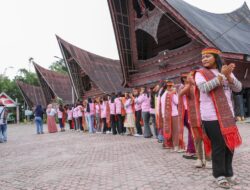 Terinspirasi Sosok Ganjar, Sukarelawan Srikandi Sumut Gelar Jelajah Sejarah Sigale-Gale