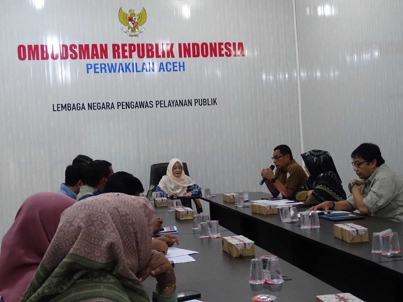 Teks foto: Antisipasi kelangkaan BBM akhir tahun, Ombudsman RI Perwakilan Aceh gelar rapat koordinasi dengan lintas instansi di Kantor Ombudsman Aceh, Selasa (22/08/23). (Ist)