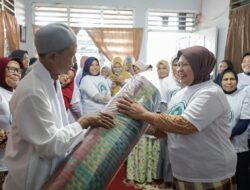 Tuan Guru Ganjar Ajak Ibu-ibu Majelis Taklim Belajar Agama Sambil Kenalkan Ganjar Pranowo