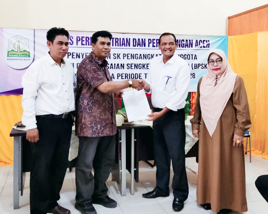 Pemerintah Aceh Serahkan SK Anggota BPSK Langsa