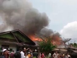 Kebakaran Di Lokasi Padat Penduduk Simangambat, 6 Rumah Hangus