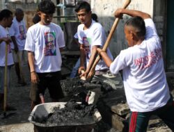 Perkuat Budaya Gotong Royong, Tuan Guru Sahabat Ganjar Bersihkan Desa