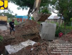 PUPR Perbaiki “Lubang Maut”, Pickup “Terpatar” Jalanan Macet