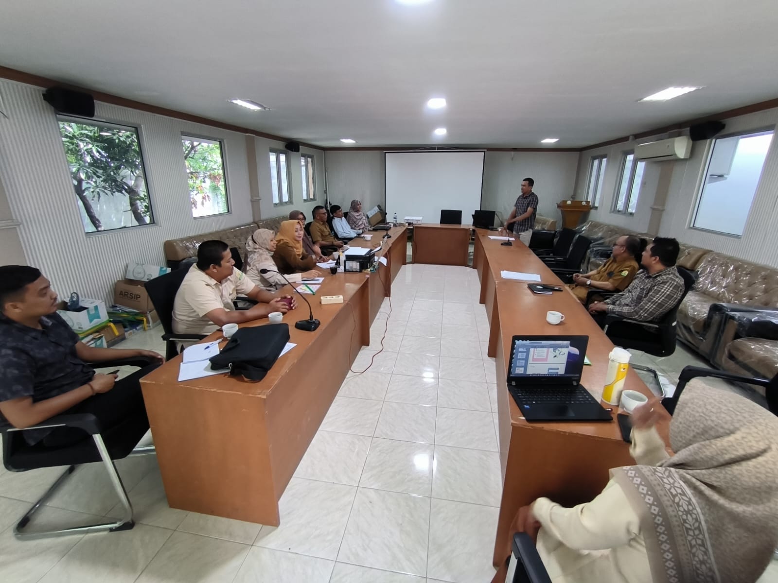 Teks foto: BMA menggelar pelatihan teknik menulis siaran pers untuk para Amil Baitul Mal Aceh khususnya bidang pengumpulan di Aula BMA, Selasa (19/09/23). (Foto: T.Mansursyah)