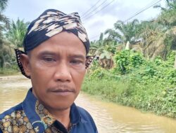 Camat Sinunukan Dua Hari Begadang di Lokasi Banjir