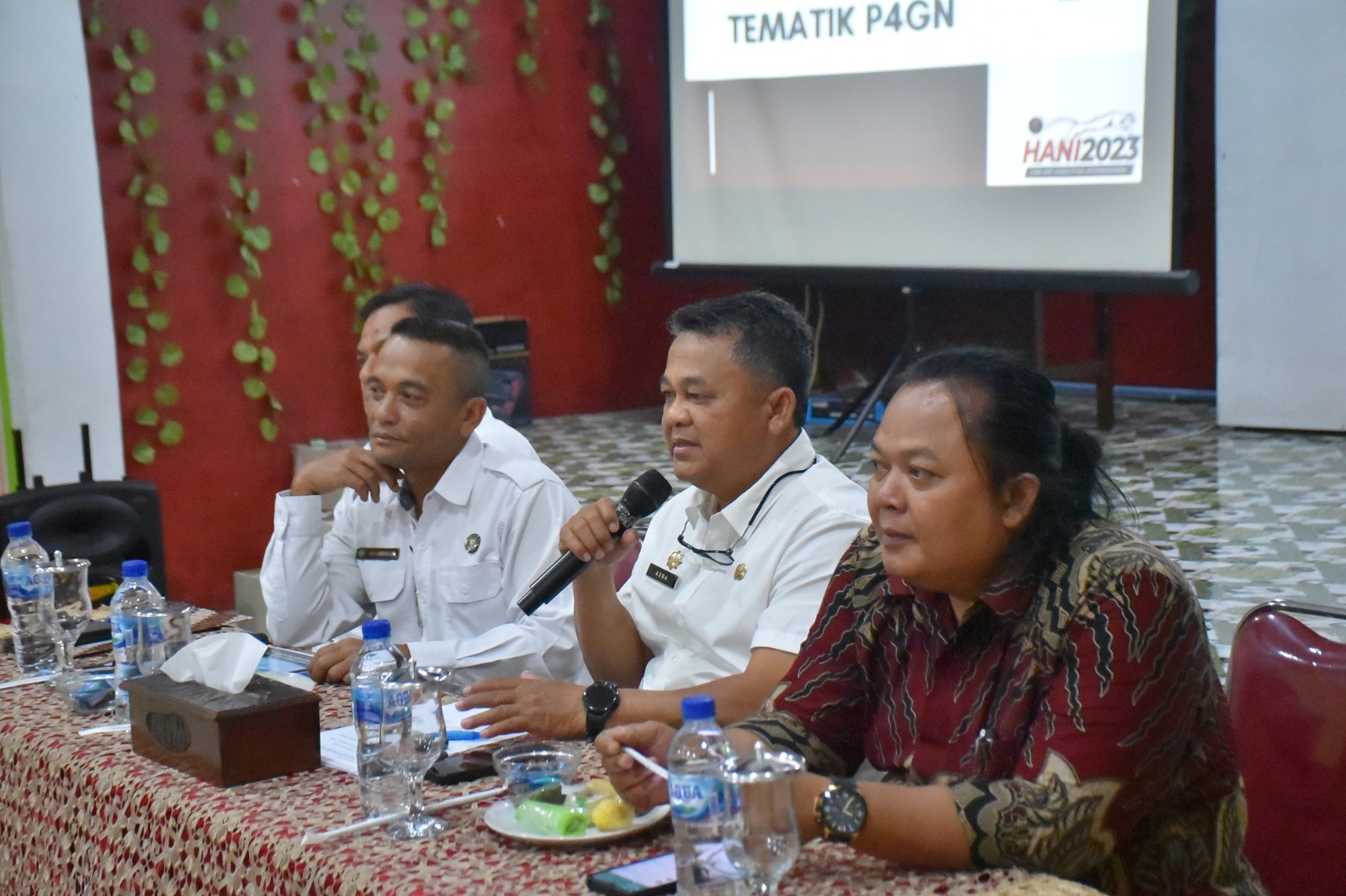 Teks foto : Sekretaris Daerah Kabupaten Aceh Tamiang, Drs. Asra saat membuka acara Workshop Tematik Pencegahan dan Pemberantasan Penyalahgunaan dan Peredaran Gelap Narkoba.