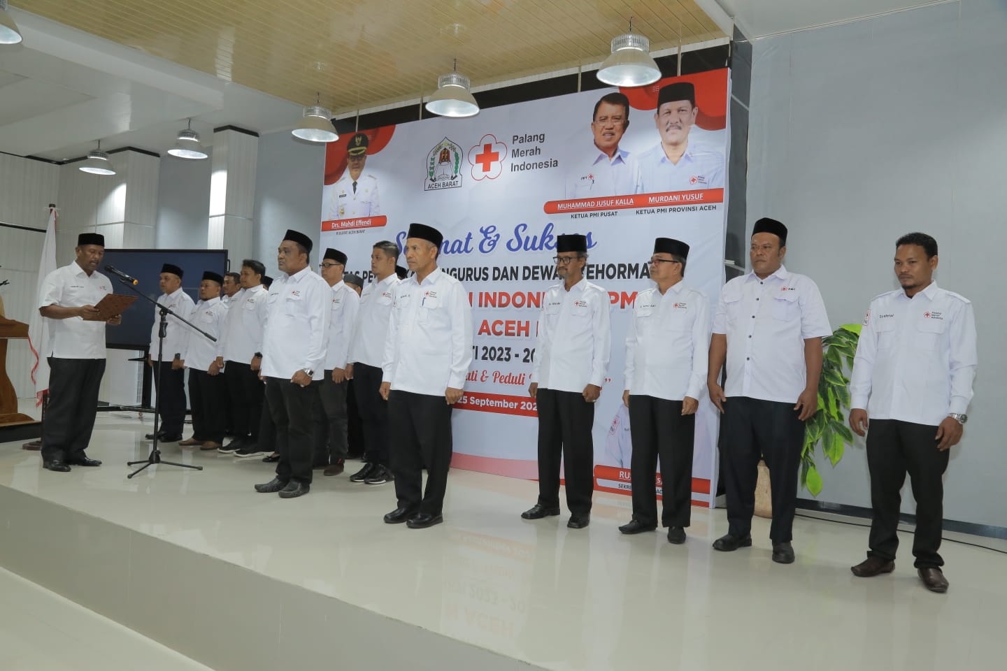 Pengukuhan dan melantik pengurus PMI Aceh Barat di Aula Dinas Pendidikan Aceh Wilayah Aceh Barat di Meulaboh, Senin (25/9).(Ist)