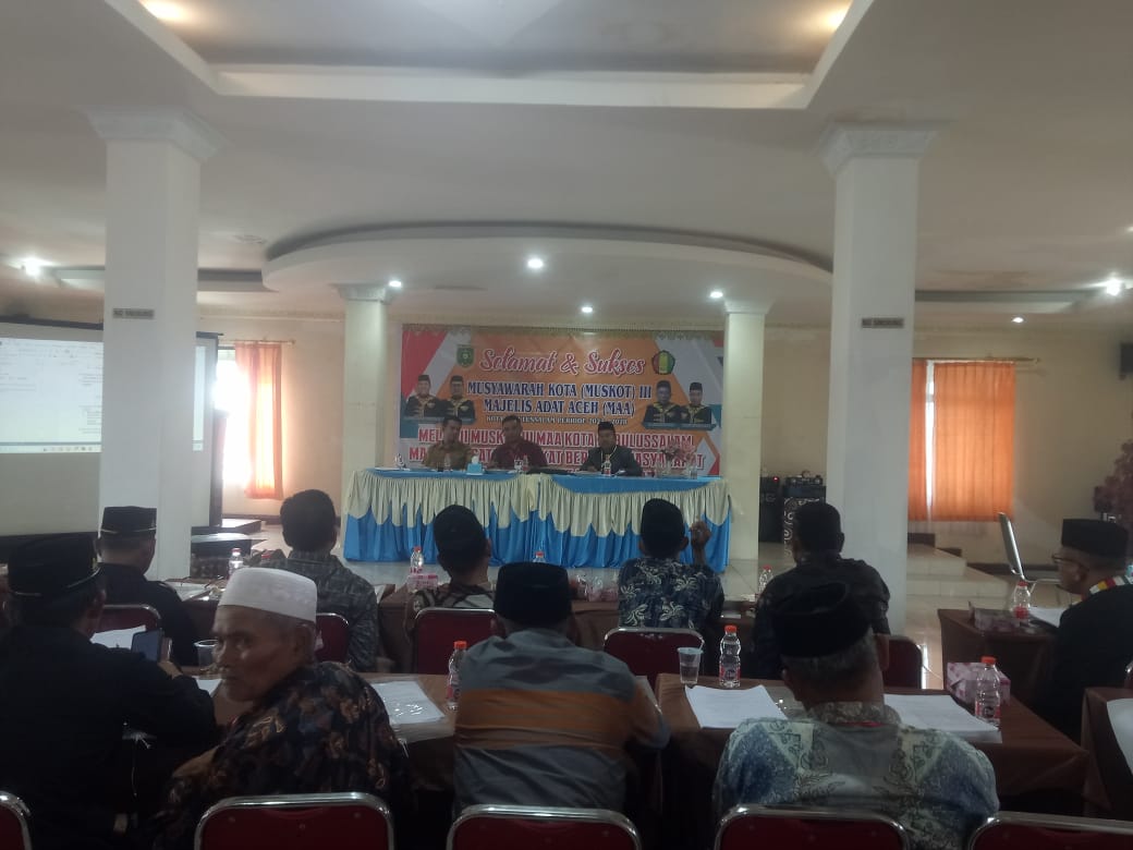 Tiga Pimpinan Sidang Muskot dari kiri, Supardi, Andong dan Rahmat Lubis.  (Foto: Khairul Boangmanalu)