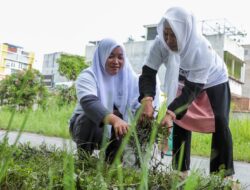 Keren!, Ustadz Sahabat Ganjar Gotong-Royong Bareng Warga Bersihkan Lingkungan di Deli Serdang, Sumut