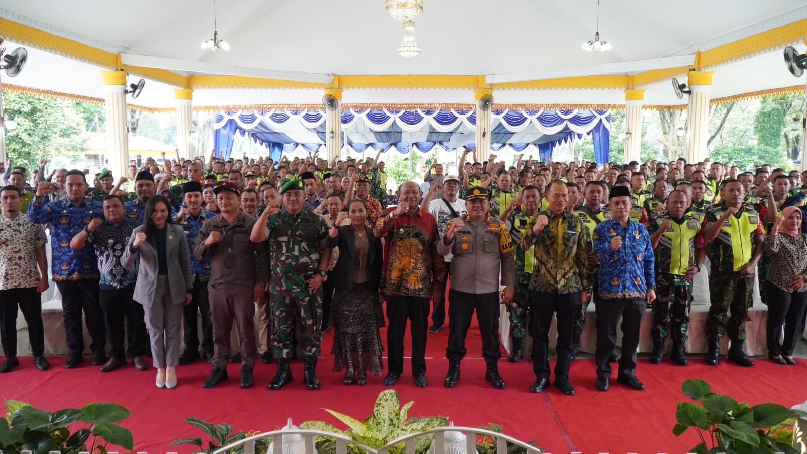 Teks Foto/Beritasore/ist   Plt Bupati Langkat H. Syah Afandin, SH menghadiri Rapat Koordinasi Forkopimda, Forkopimcam di Jentera Malay Rumah Dinas Bupati Langkat, Kamis (23/11/2023)