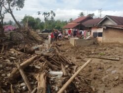 Pasca Banjir,Camat dan Pengulu Kute Gotong Royong Di Kute Rikit Bur