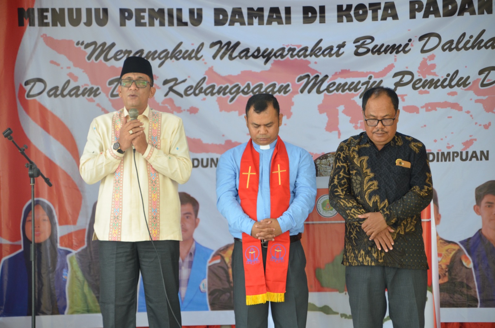 Berita Sore/Birong RT Teks poto: Acara doa Kebangsaan Lintas Agama di Gedung Adam Malik Kota Padangsidimpuan, Selasa (13/02/2024).