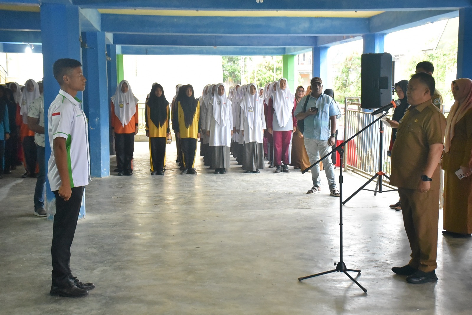 Teks foto : Penjabat (Pj) Bupati Aceh Tamiang, Drs. Asra, saat memimpin apel pembukaan tanda dimulainya seleksi calon Paskibraka Tahun 2024.