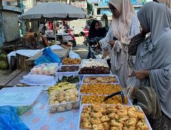 Pengunjung Dari Berbagai Daerah Serbu Pasar Takjil Kota Idi