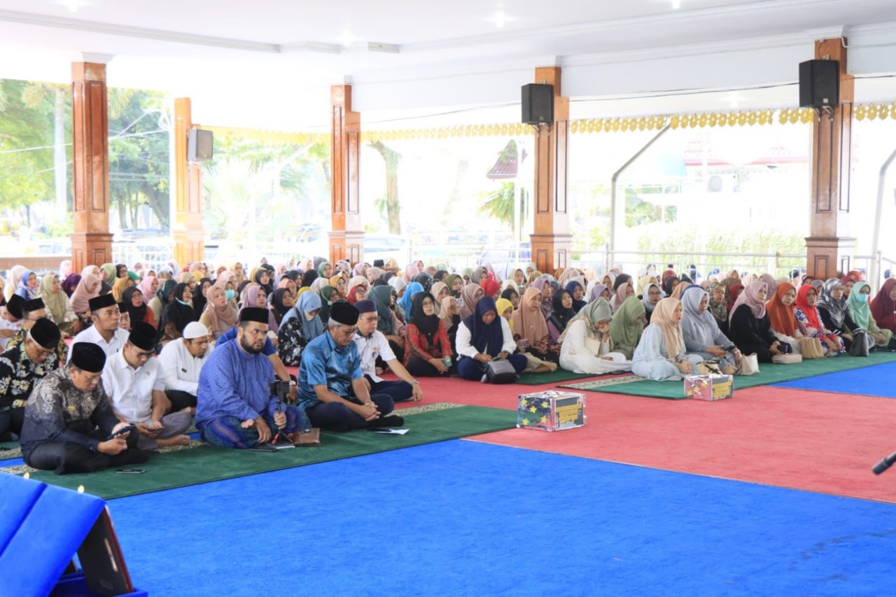 Teks foto : Pengajian ramadhan DP Korpri Binjai di Pendopo Umar Baki. ( Berita Sore/ Ist)
