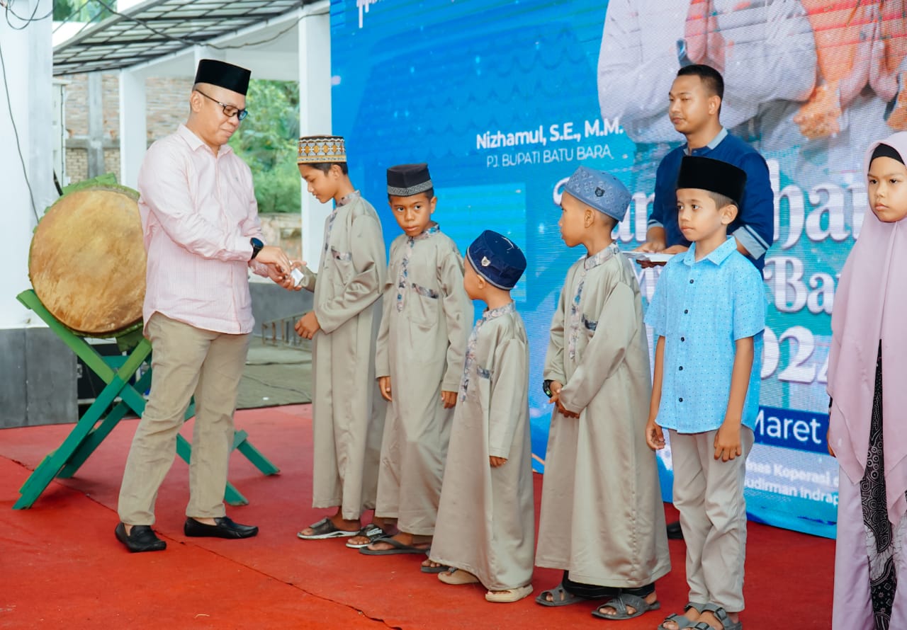 Teks fhoto: Penjabat (Pj) Bupati Batu Bara Nizhamul, S.E, M.M resmi membuka Ramadhan Fair tahun 2024 di Halaman Kantor Dinas Koperasi UMKM Indrapura.beritasore/alirsyah