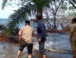 Banjir Rob Terjang Pesisir Pantai Pulo Sarok 