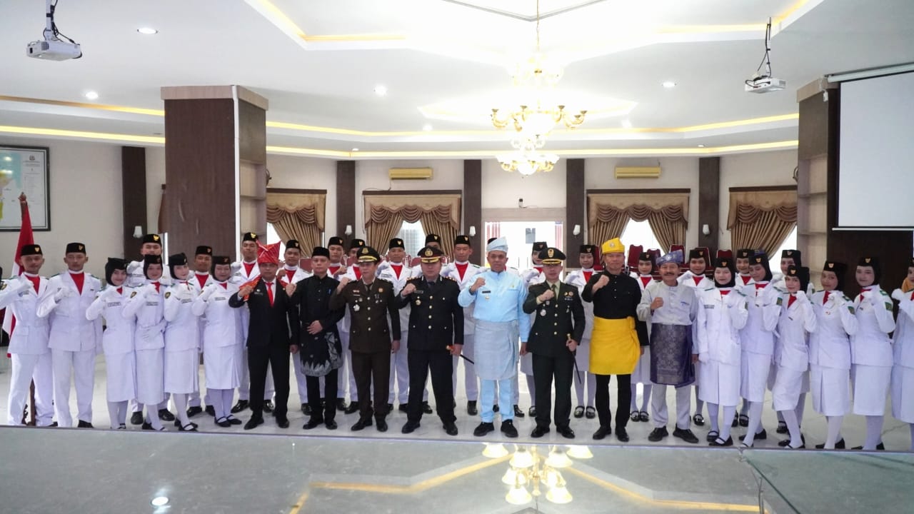 Teks Foto /Beritasore/ist  Pemkab Langkat memperingati Hari Lahir Pancasila  di Ruang Pola Kantor Bupati Langkat, Senin (3/6/2024