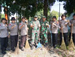 Sambut HUT Ke 74 Kodam I/BB,  Korem 022/PT Aksi Bersih di TMP Nagur dan Aliran Sungai