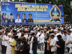 Wali Kota P. Siantar dan Ketua Dekranasda Sholat Idul Adha 1445 H Bersama Warga