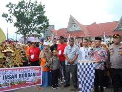 Arpan Nasution Lepas Ribuan Peserta Pawai HUT Ke 79 RI