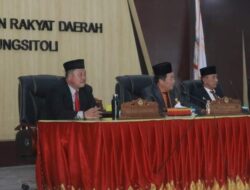 Wali Kota dan DPRD Gunungsitoli Mendengarkan Pidato Presiden RI