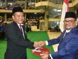 Dr Muhammad Surif Terima Penghargaan Satya Lencana Karya Satya X dari Presiden Jokowi