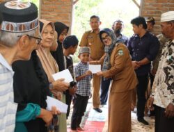 Wali Kota Pematangsiantar Serahkan Santunan 40 Kaum Dhuafa dan Anak Yatim