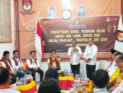 Diiringi Pendukung Yaatulo Gulo Dan Arota Lase Mendaftar Di KPU Nias