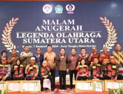 Legenda Olahraga Sumut Terima Penghargaan