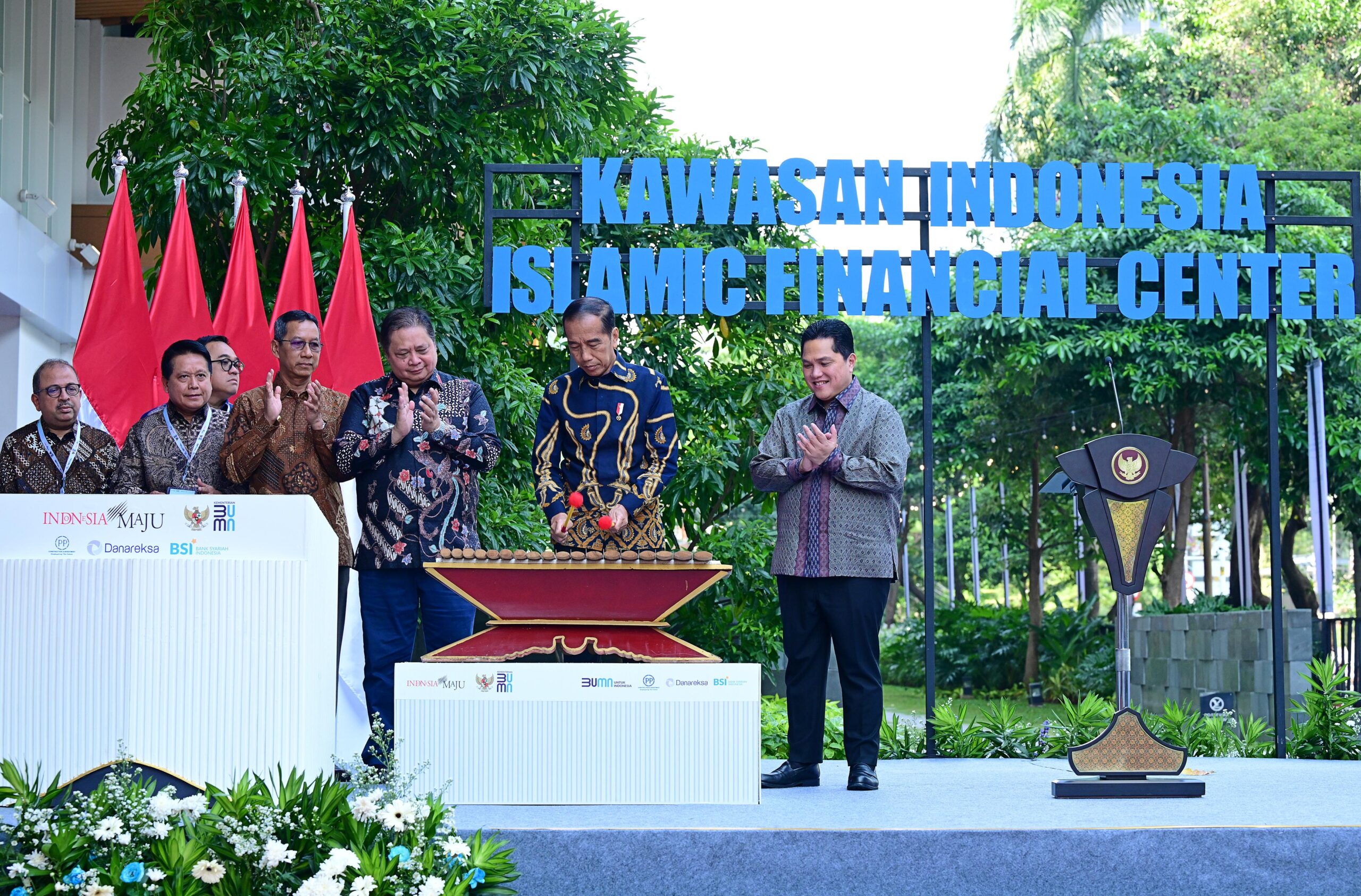 Keterangan Potho : Pengurus DPD LIRA Kabupaten Aceh Tenggara, Provinsi Aceh Selasa Siang (17/9), sudah melaksanakan Musda Perdana di Kedai Kopi Sepakat Segenep, secara aklamasi M Saleh Selian Kembali terpilih jadi Bupati LIRA Agara, acara berlangsung sederhana dan Lancar. Berita Sore/Husaini Amin