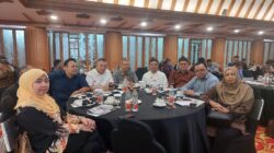 Teks foto Jajaran pengurus SPS Sumatera Utara dipimpin ketua Farianda Putra Sinik saat menghadiri HUT ke-78 SPS dan dialog media di Hotel Savoy Homann Bandung