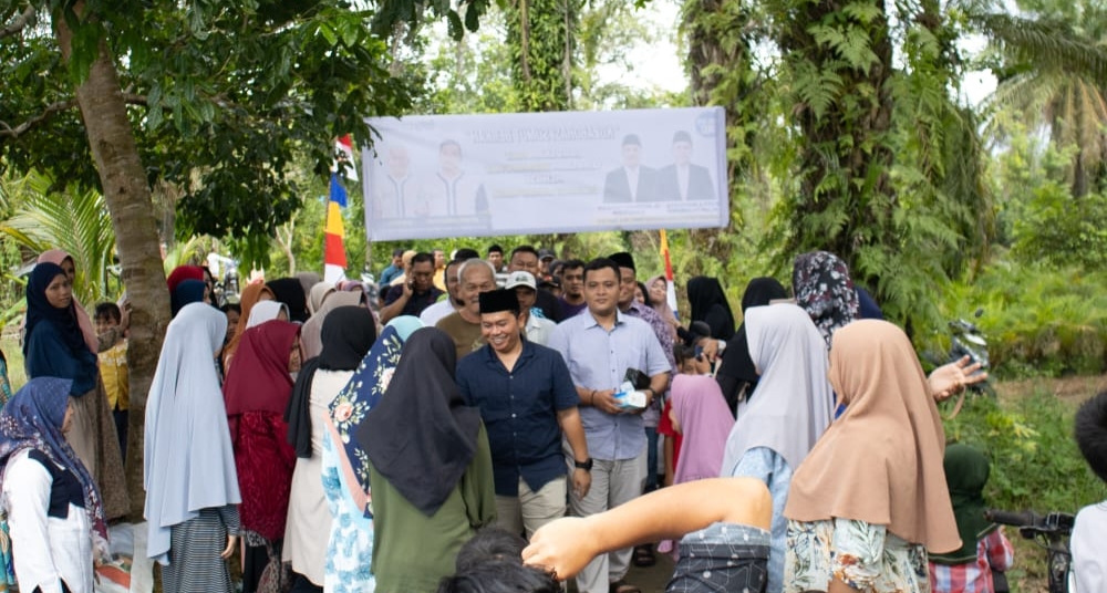 Keterangan foto: Putra Mahkota Alam Hasibuan saat berbincang-bincang dan bersilaturrahim dengan warga. (Ist)