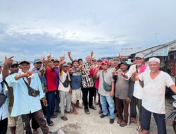 Pedayung Sampan Tambang  Desa Perlis- Kelantan Dan Brandan Dukung Syah Afandin