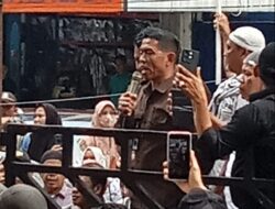 Pedagang Pusat Pasar Medan Demo Balai Kota