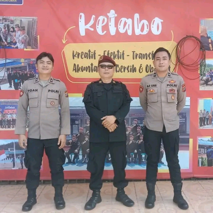 Berita Sore/Birong Rahmad Tua Teks poto: Kepala Lapas Kelas IIB Salambue Kota Padangsidimpuan Edison Tampubolon,SH, MH (tengah) poto bersama dengan Personil Sambang dari Polres Kota Padangsisimpuan di Lapas Kelas IIB Kota Padangsidimpuan, Rabu (9/10/24).