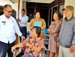 Pemkab Simalungun Bantu Kursi Roda Kepada Warga Disabilitas