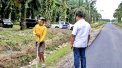 Bupati Radiapoh Tinjau Perbaikan Jalan Penghubung Jawa Maraja Bah Jambi – Simpang Nagojor